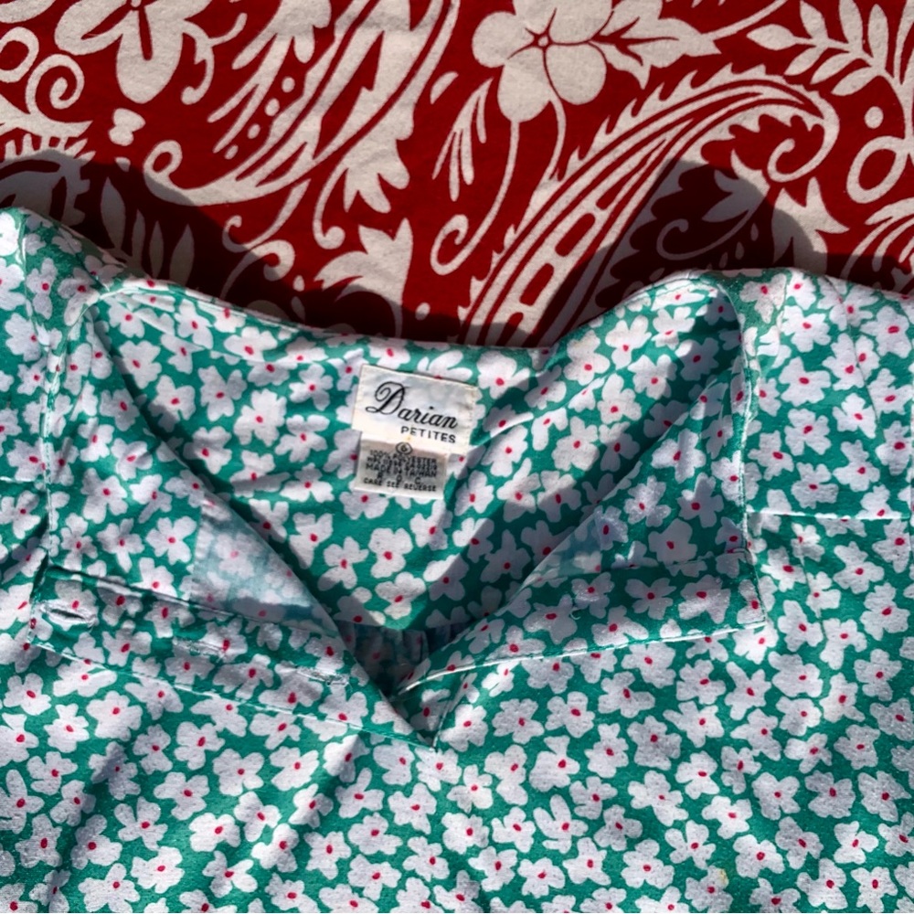 Darian Petites Vintage Green/White Floral Top Button Up Front Horizontal Yoke 🌼 - Picture 8 of 14